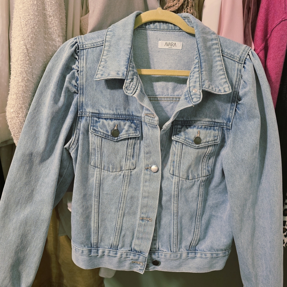 AVARA Women's Light Blue Denim Jacket Size S NEW NEVER WORN